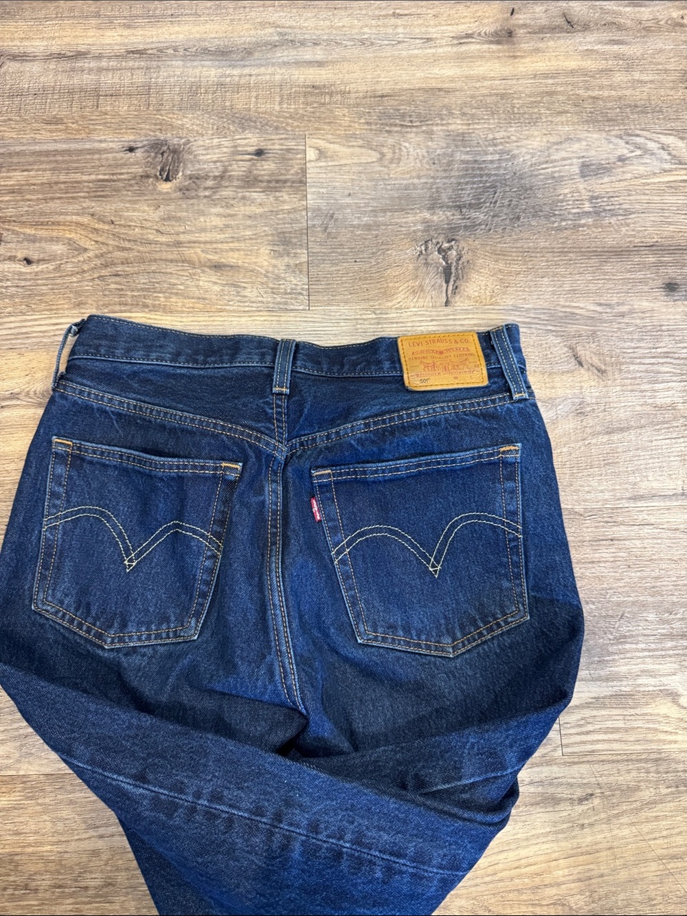Womans Levi jeans - Picture 3 of 4
